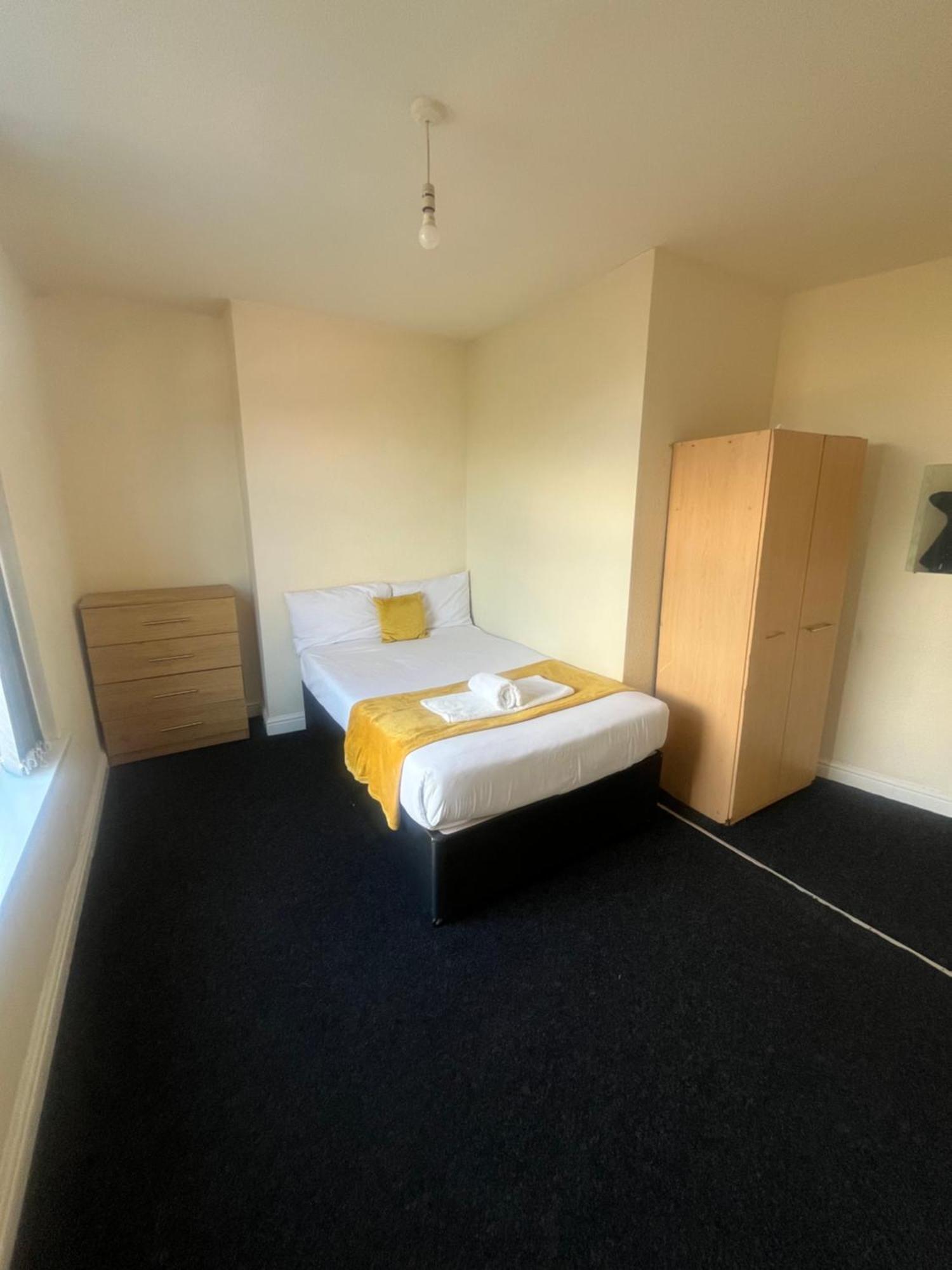 Simple Inn Wakefield Ngoại thất bức ảnh