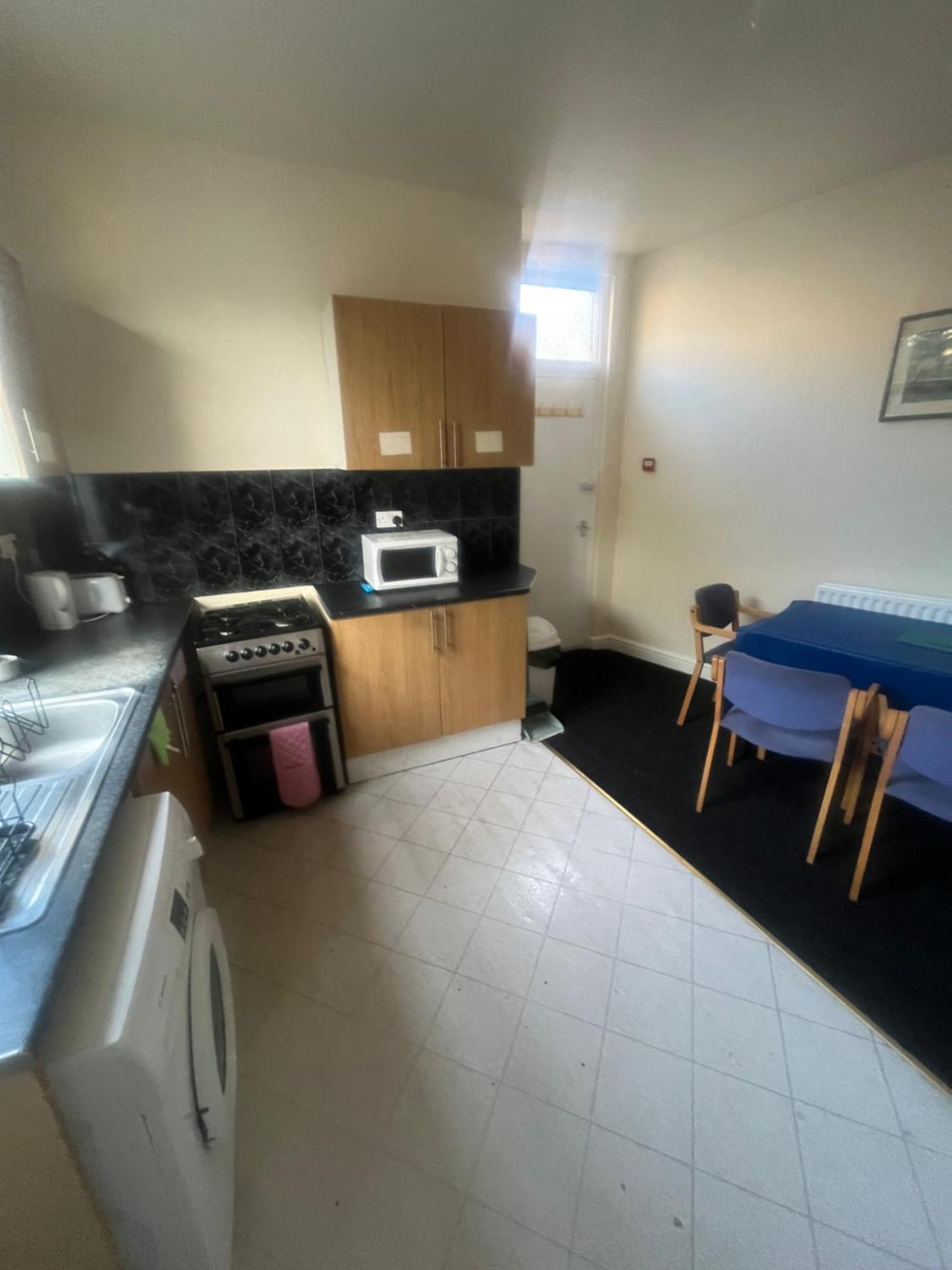 Simple Inn Wakefield Ngoại thất bức ảnh