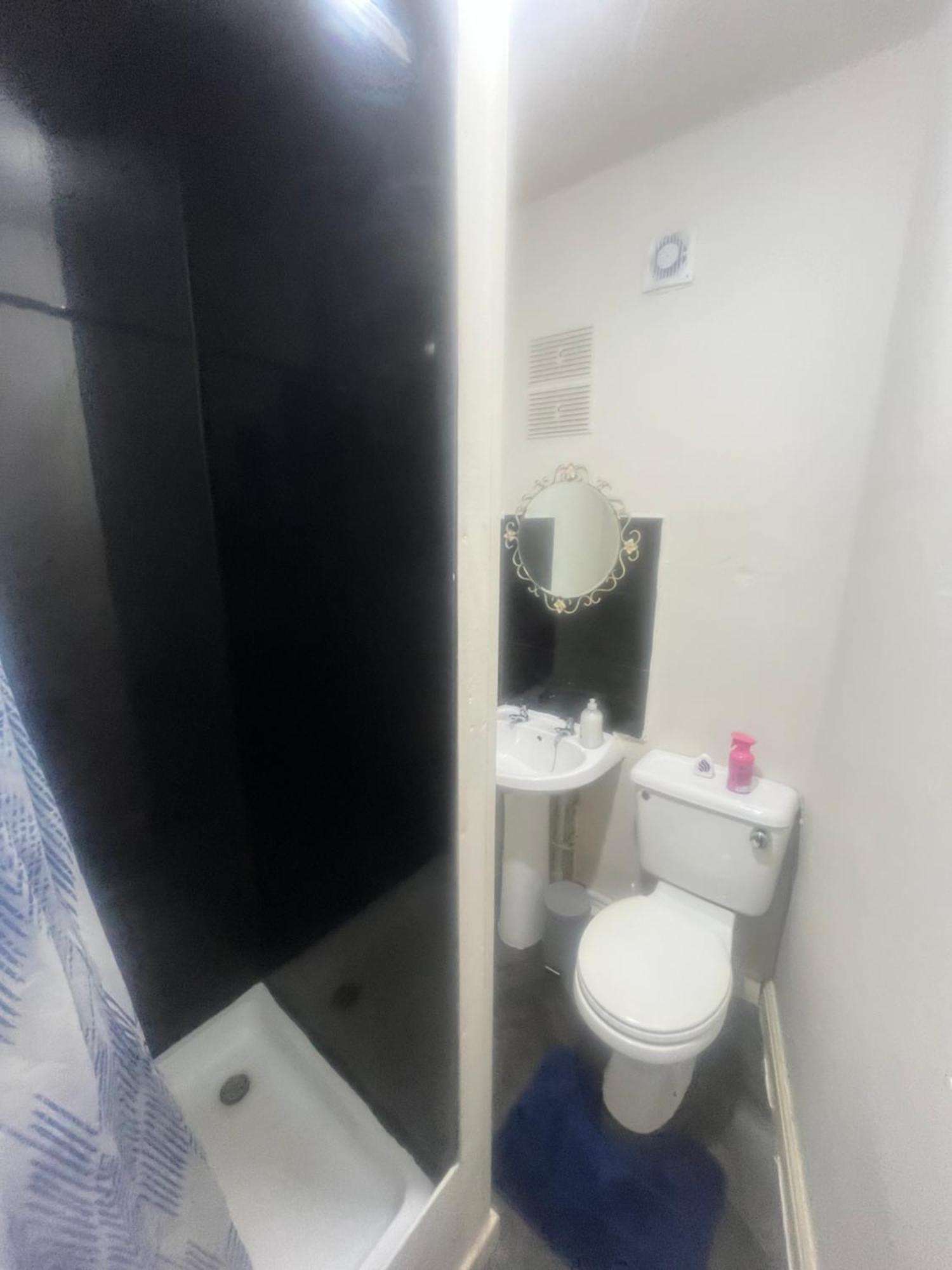 Simple Inn Wakefield Ngoại thất bức ảnh